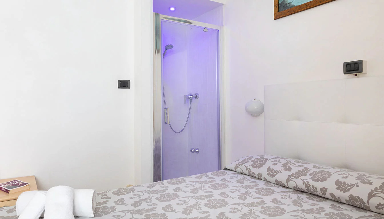 media.Camera_bagno-francese2