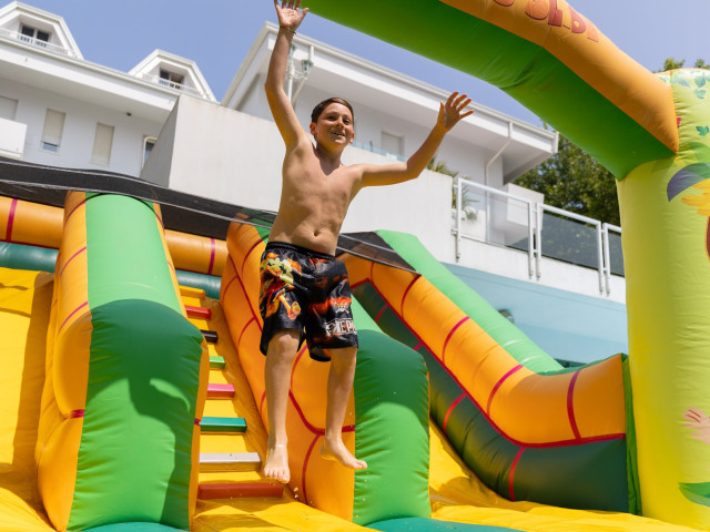 media.gallery-family-2