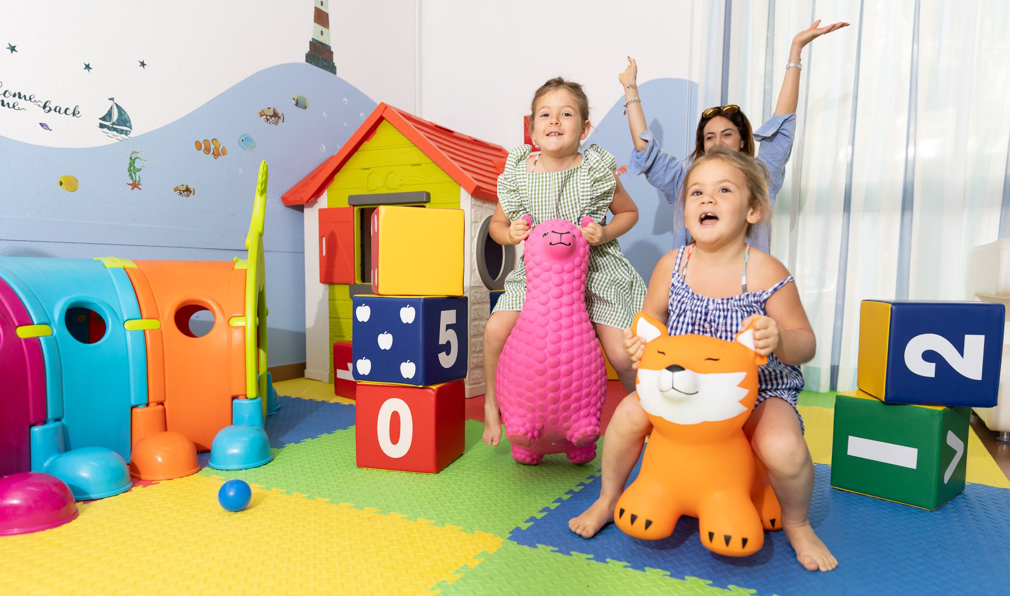 media.slide-family-2